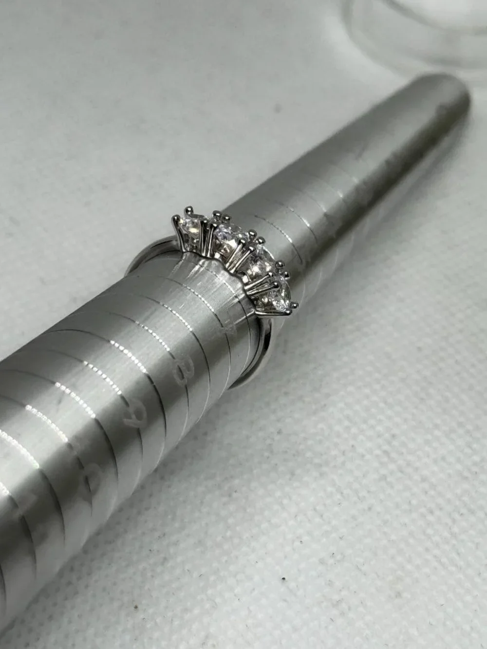 New Four Stone Ring Clear Sparkling Stones Unknown Metal Band – See Photos for S